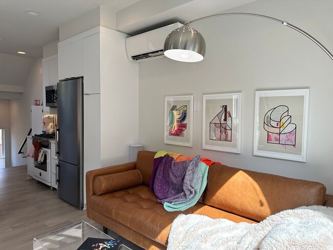 Building Photo - Centrally Located Capitol Hill 2-Bedroom with Rooftop Deck and Parking - Pet-Friendly!