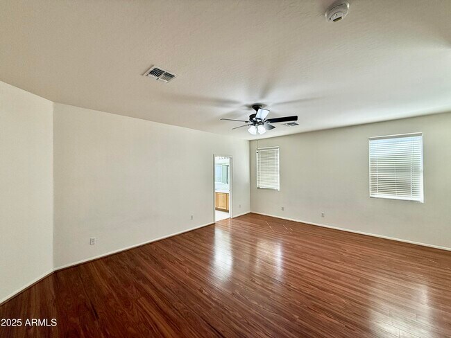 Building Photo - 3229 W Pleasant Ln