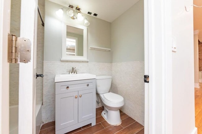 Building Photo - 1 bedroom in Chicago IL 60613