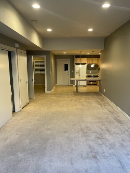 Building Photo - 725 S 200 W