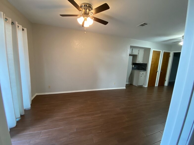 Building Photo - 702 Blackwell Ave