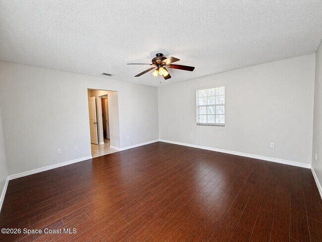 Building Photo - 270 Quail Dr