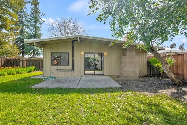 Building Photo - Affordable 2bed/2bath in South Woodland