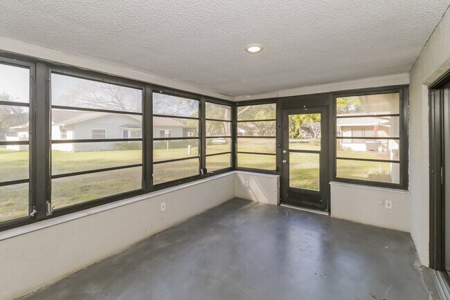 Building Photo - 8552 Bridgewater Dr