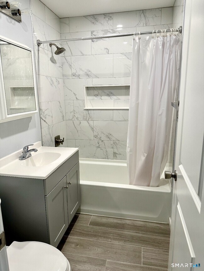 Building Photo - 126 Biruta St