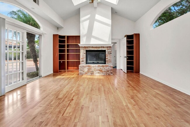 Building Photo - Great detached Home in Pacific Beach! Avai...