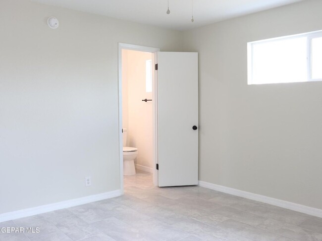 Building Photo - Beautiful 3 bed/2 baths and more for RENT