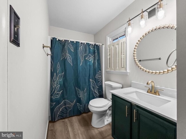 Building Photo - 6586 Hemlock Point Rd