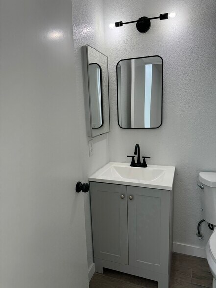 Building Photo - 366 Samsara Ct
