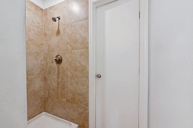Building Photo - CHARMING HOME IN LOMA TERRACE