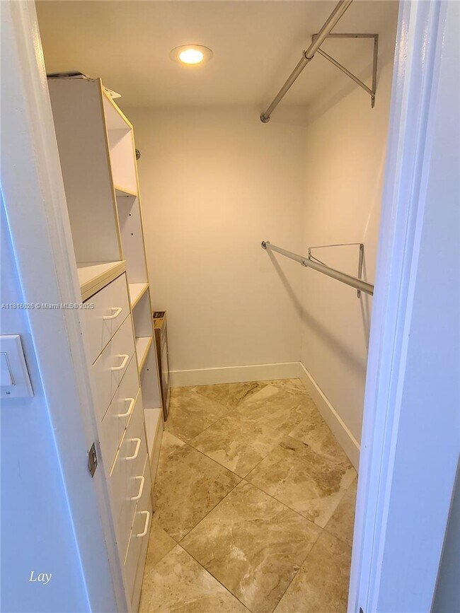 Building Photo - 16850 S Glades Dr