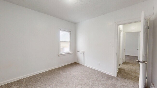 Building Photo - 3863 E 154th St