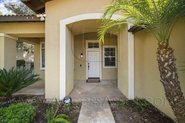 Building Photo - Elegant 4 Bed/2 Bath Home In Desirable North Shore Community!