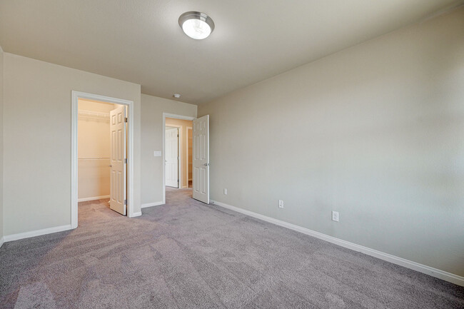 Building Photo - 706 Eros Ct