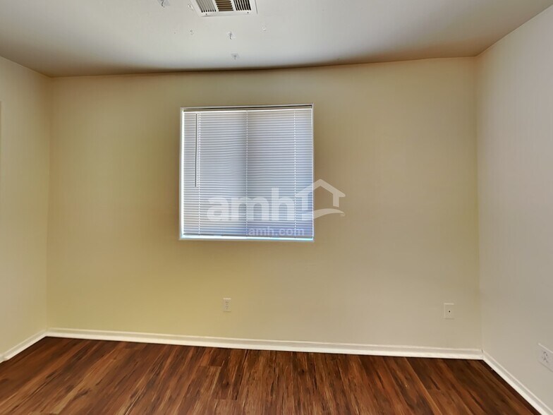 Building Photo - 3822 W South Butte Rd