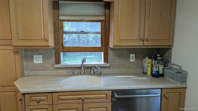 Building Photo - 362 Strawtown Rd