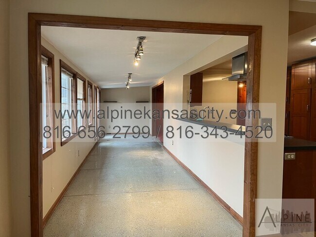 Building Photo - Spacious One Level Home on HUGE LOT!