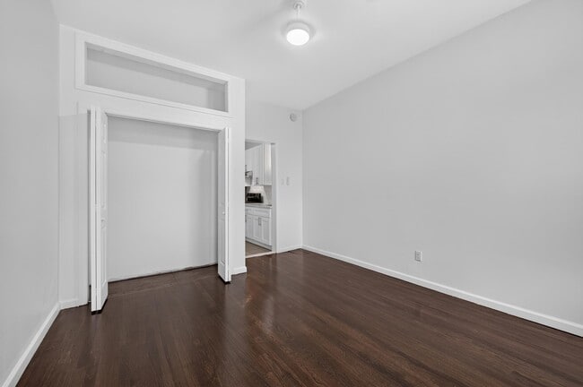 Building Photo - 210 36th St