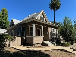 Building Photo - OAKVILLA