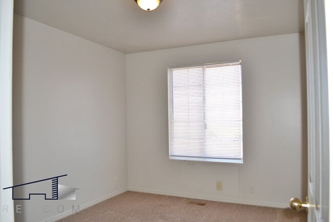 Building Photo - 1140 US-89