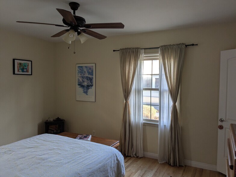 Building Photo - 413 Avenue D