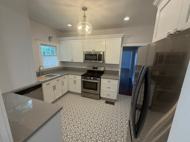 Kitchen - 713 S Bronson Ave
