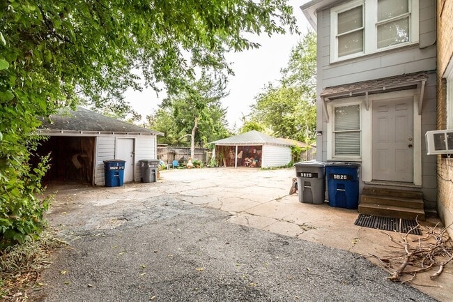 Building Photo - 5918 La Vista Dr