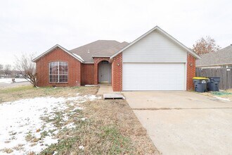 Building Photo - 3 Bed 2 Bath in Jenks - Available Now!