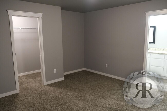 Building Photo - 7411 Saddlebrook Lp
