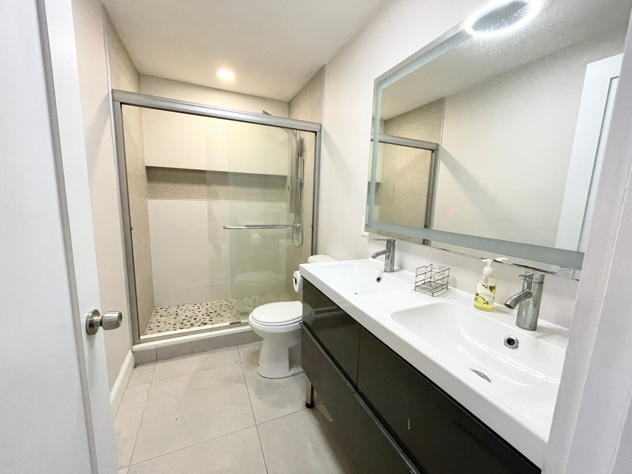 Building Photo - 113 Hillside St