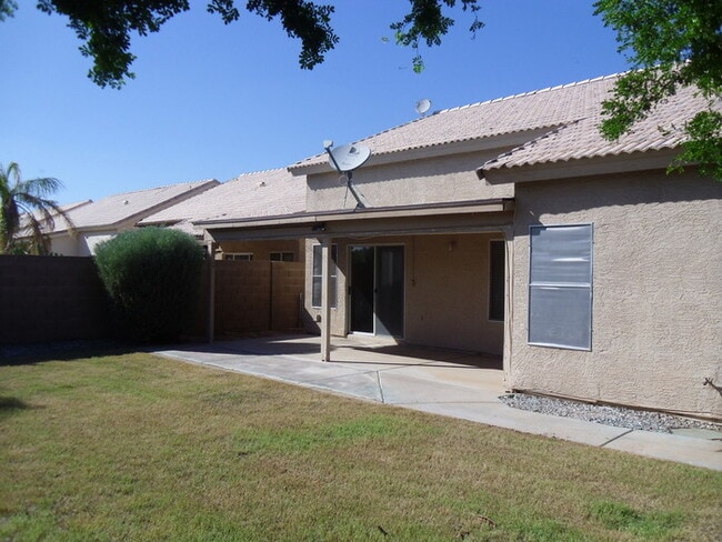 Building Photo - 3 bed 2 bath single level house in core Ch...