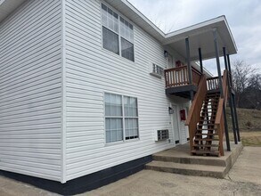 Building Photo - 323 S 12th St