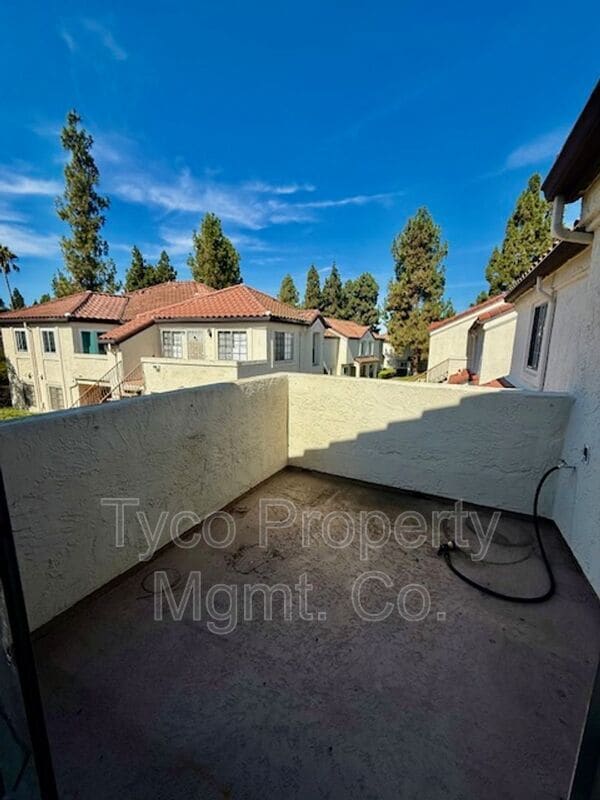 Building Photo - 772 Eastshore Terrace
