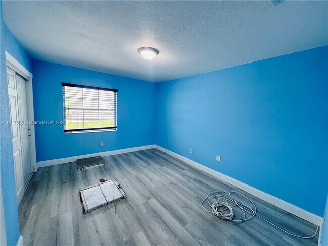 Building Photo - 3977 W 9th Ln
