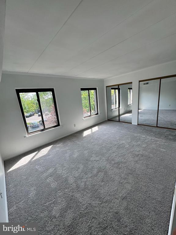 Building Photo - 273 E Village Rd