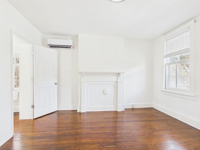 Building Photo - 1703 Oakdale Ave