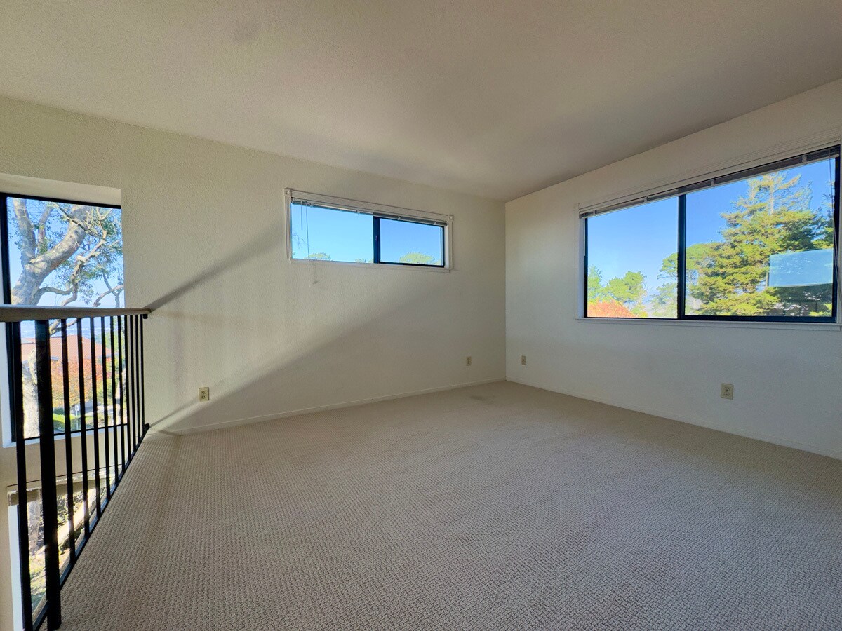 Building Photo - 2221 Pinehurst Way