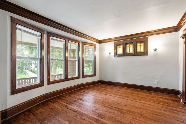 Building Photo - Murray house