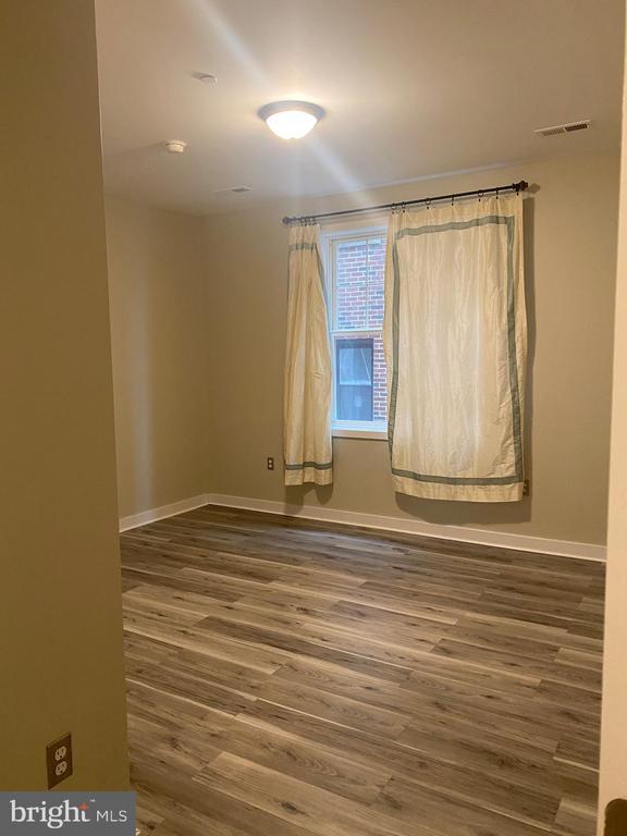 Building Photo - 4742 Pine St