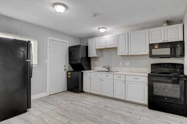 Building Photo - Duplex located in a Central Area of Las Vegas