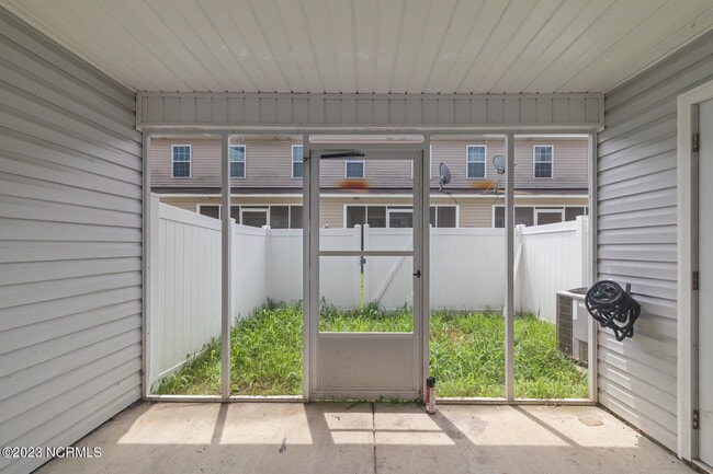 Building Photo - 9005 Banister Loop