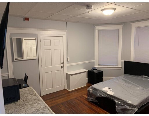 Building Photo - 72 Dehon St