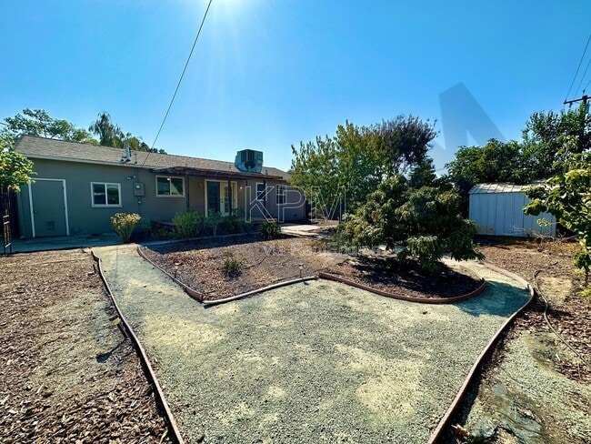 Building Photo - 41 W McKenzie Ave