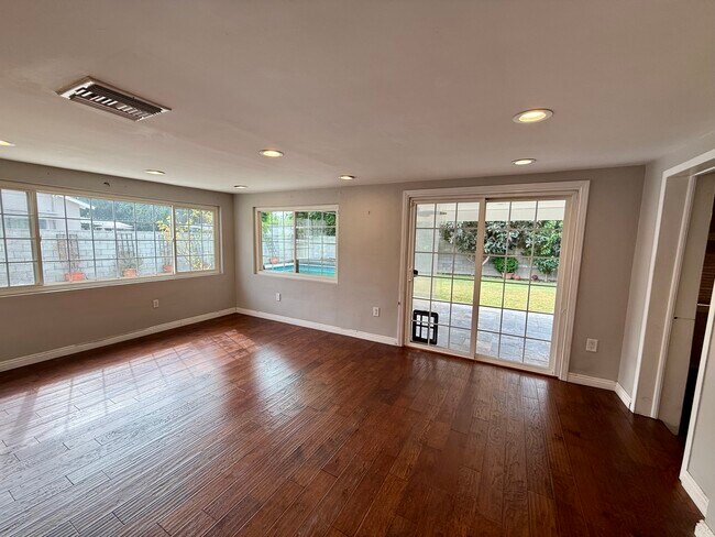 Building Photo - 16412 Bahama St