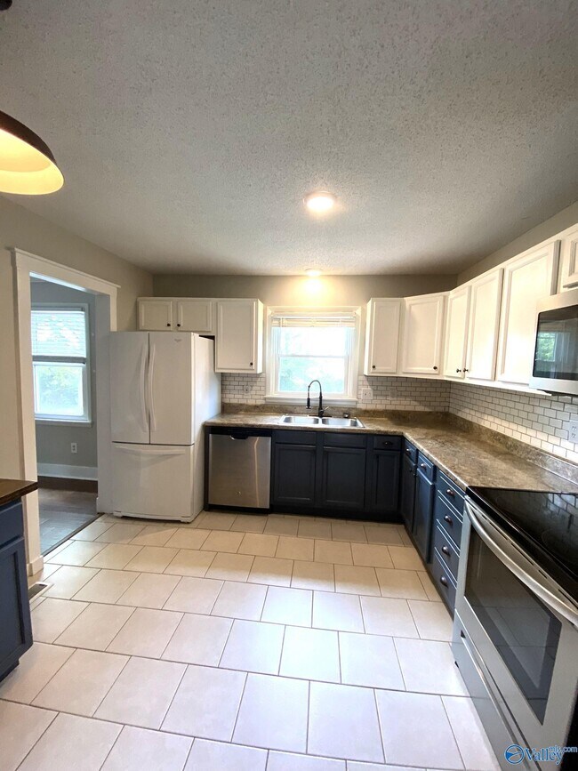 Building Photo - 12122 Chicamauga Trail SE