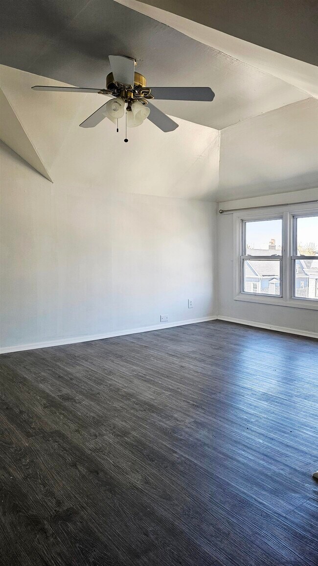 Building Photo - 86 W 34th St.