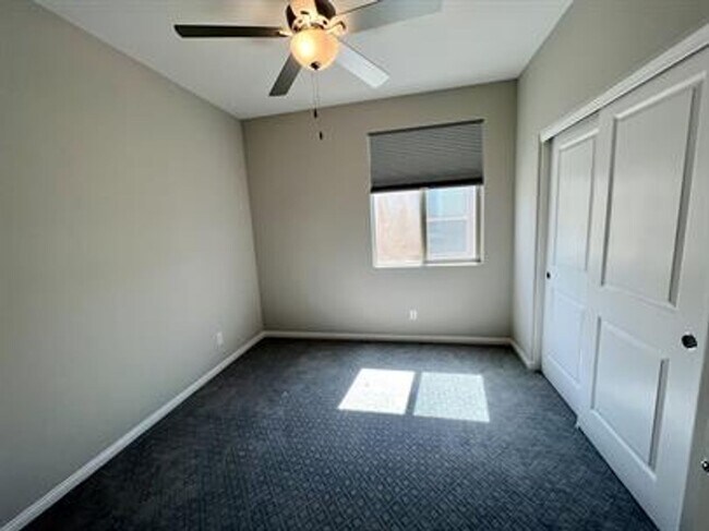 Building Photo - Spectacular NW Home For Rent