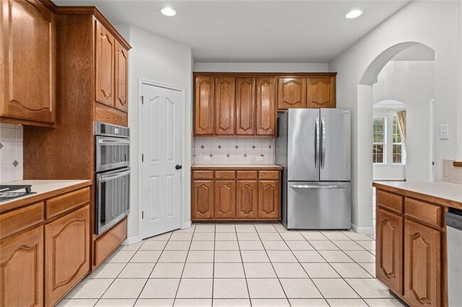 Building Photo - 10700 Pointe View Dr