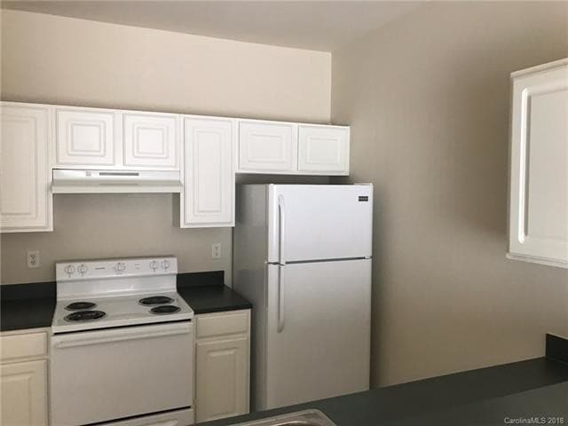 Building Photo - 5627 Seths Dr