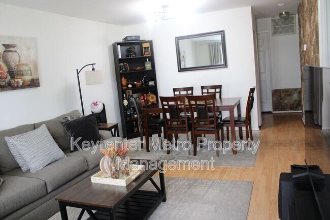 Building Photo - 2809 Bellbrook St